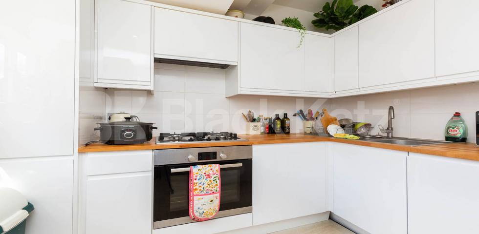 			2 Bedroom, 1 bath, 1 reception Flat			 Coverdale Road, Shepherds Bush